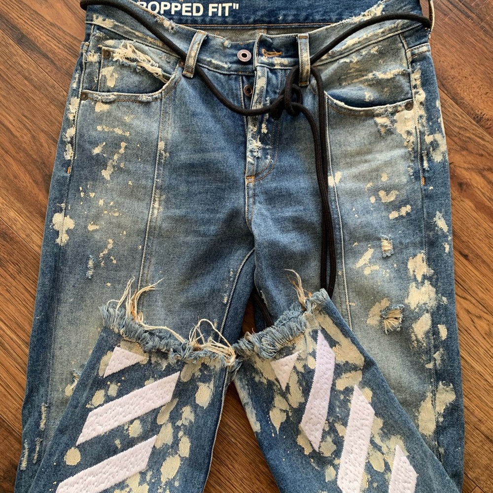 Off-White Cropped Jeans